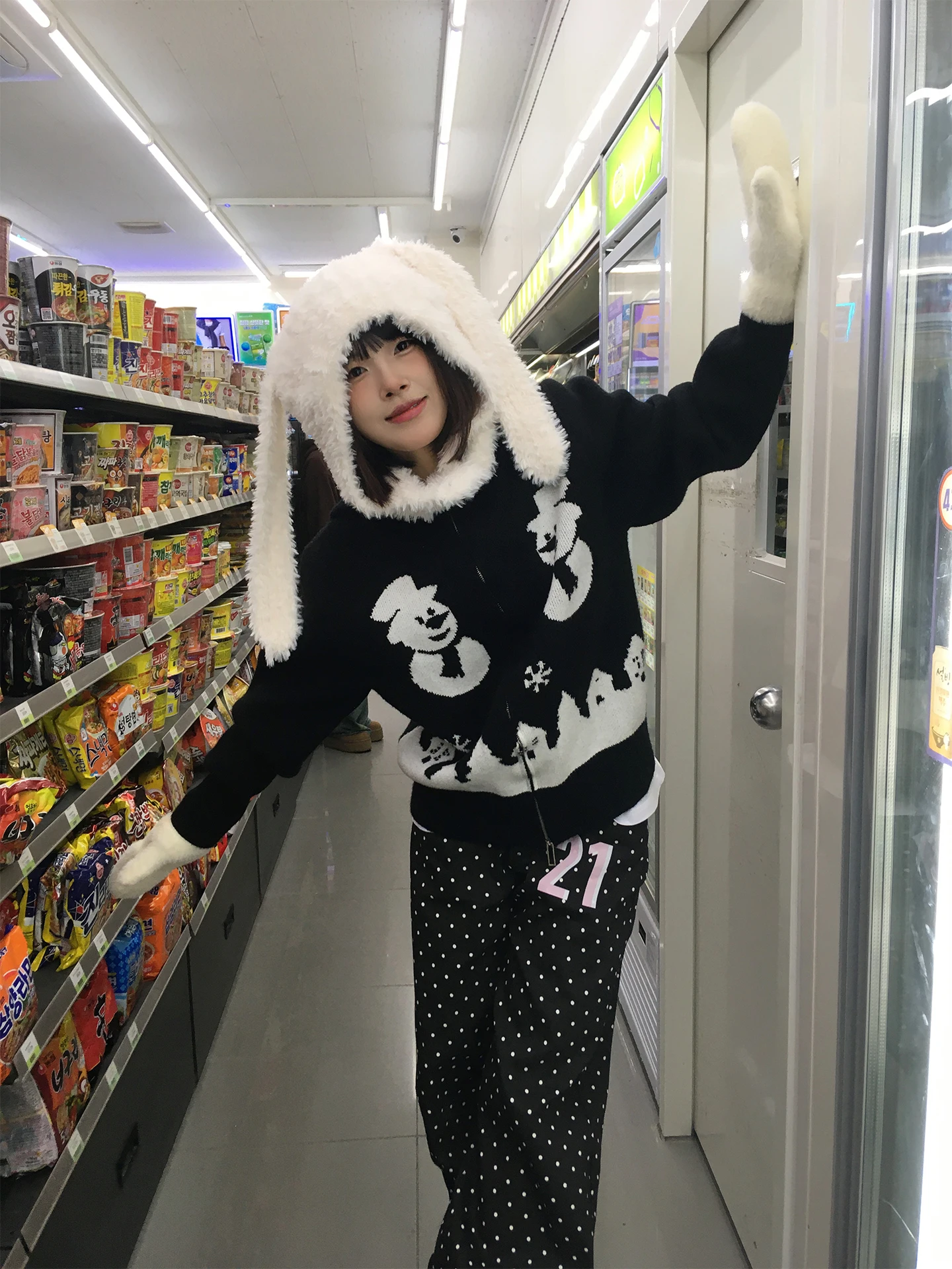 ドット柄カジュアルパンツで失敗しないコーデは？