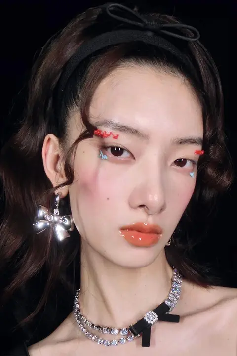 リボンデザインの宝石パッチワークネックレス【セーター用・ギフトにも最適】