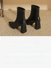 黒のショートヒールブーツ【高級感あるレザー・シンプルで上品・秋冬用・通勤対応】
