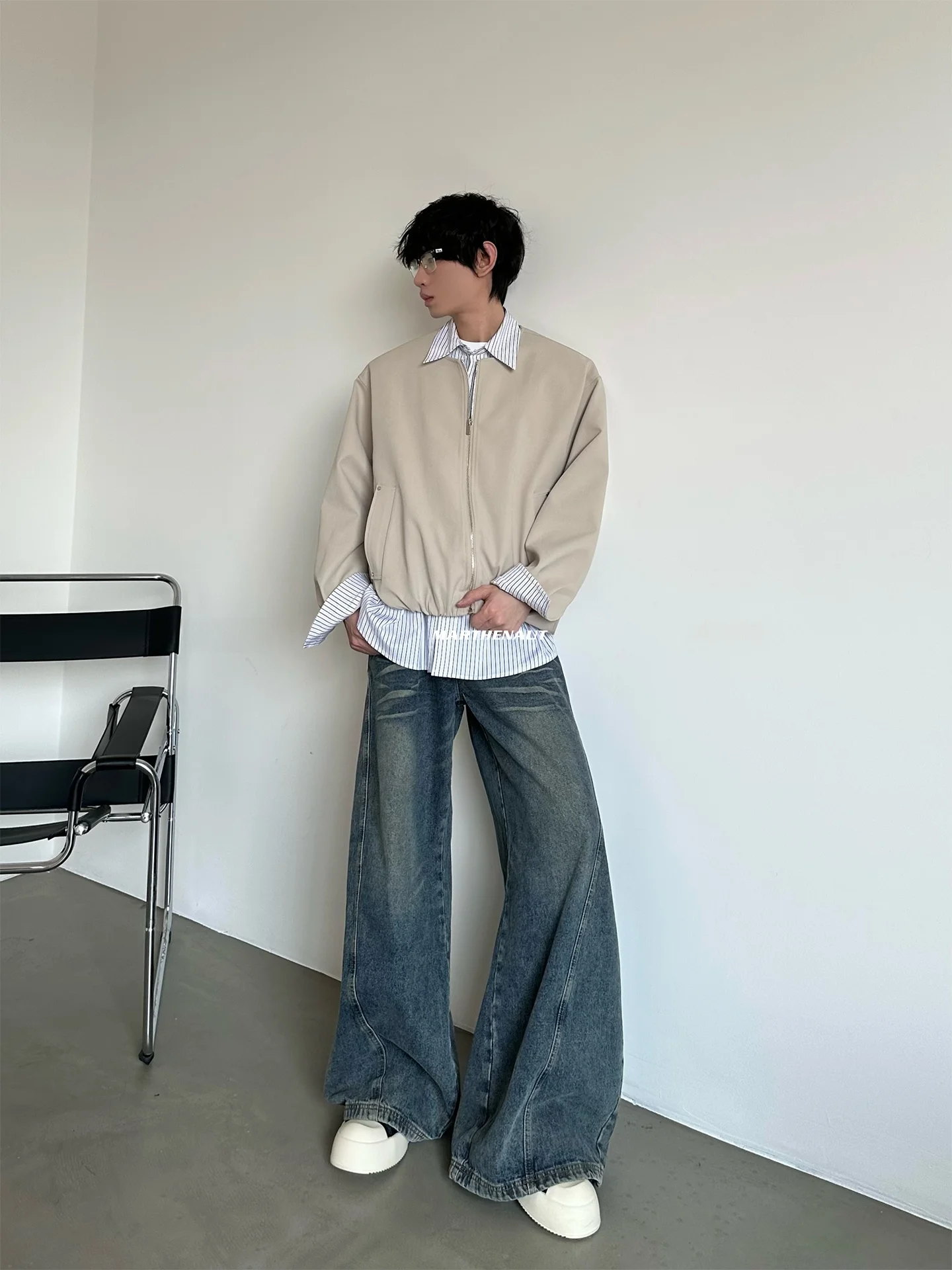   メンズオシャレの春先に、どんなジャケットが救うのか？