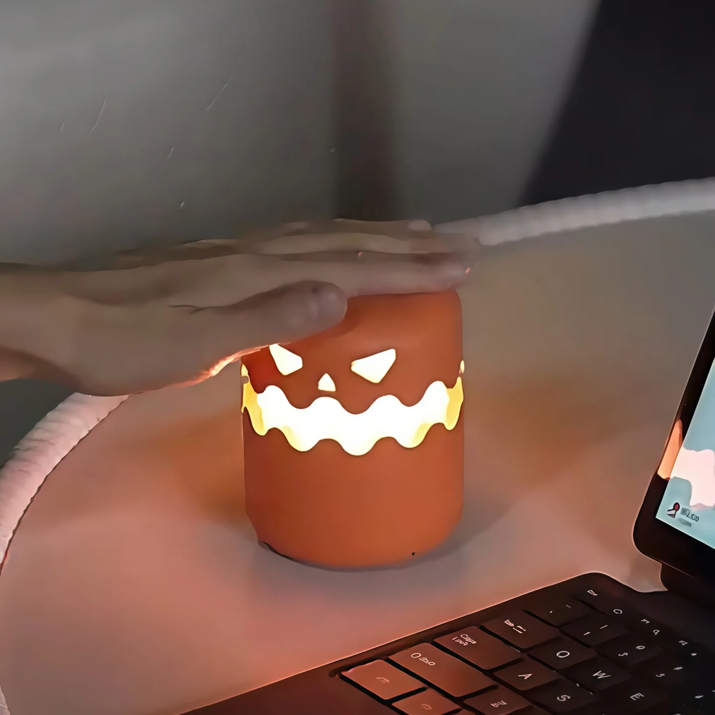 アウトドアキャンプライト：ハロウィン向けかぼちゃデザインの充電式吊り下げライト