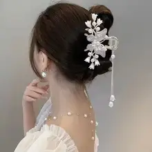 鈴蘭花とバタフライのフリンジヘアクリップ【夏用・大きめ・高級感溢れるサメクリップ】