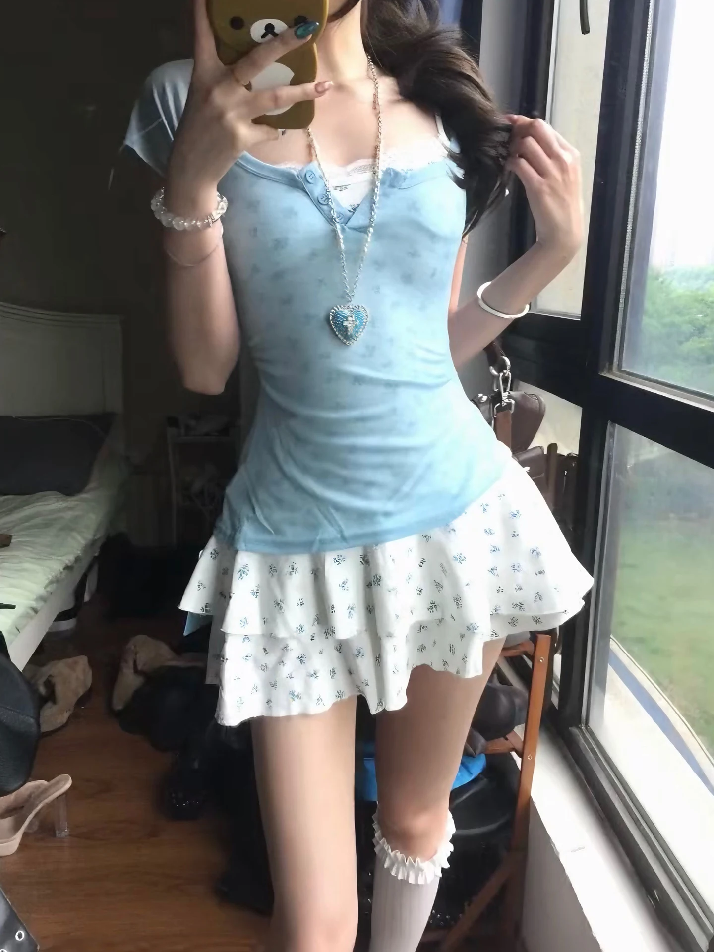 ブルーのワンピースコーデは、どうやって着るの？