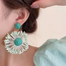 手工編みの花デザインピアス【大ぶり・リゾートスタイル・女性用】