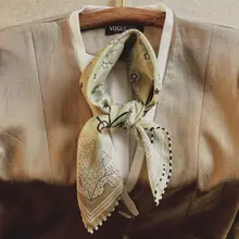 高級感ある純絹ストライプスカーフ【女性用・首巻き対応・洗練されたデザイン】