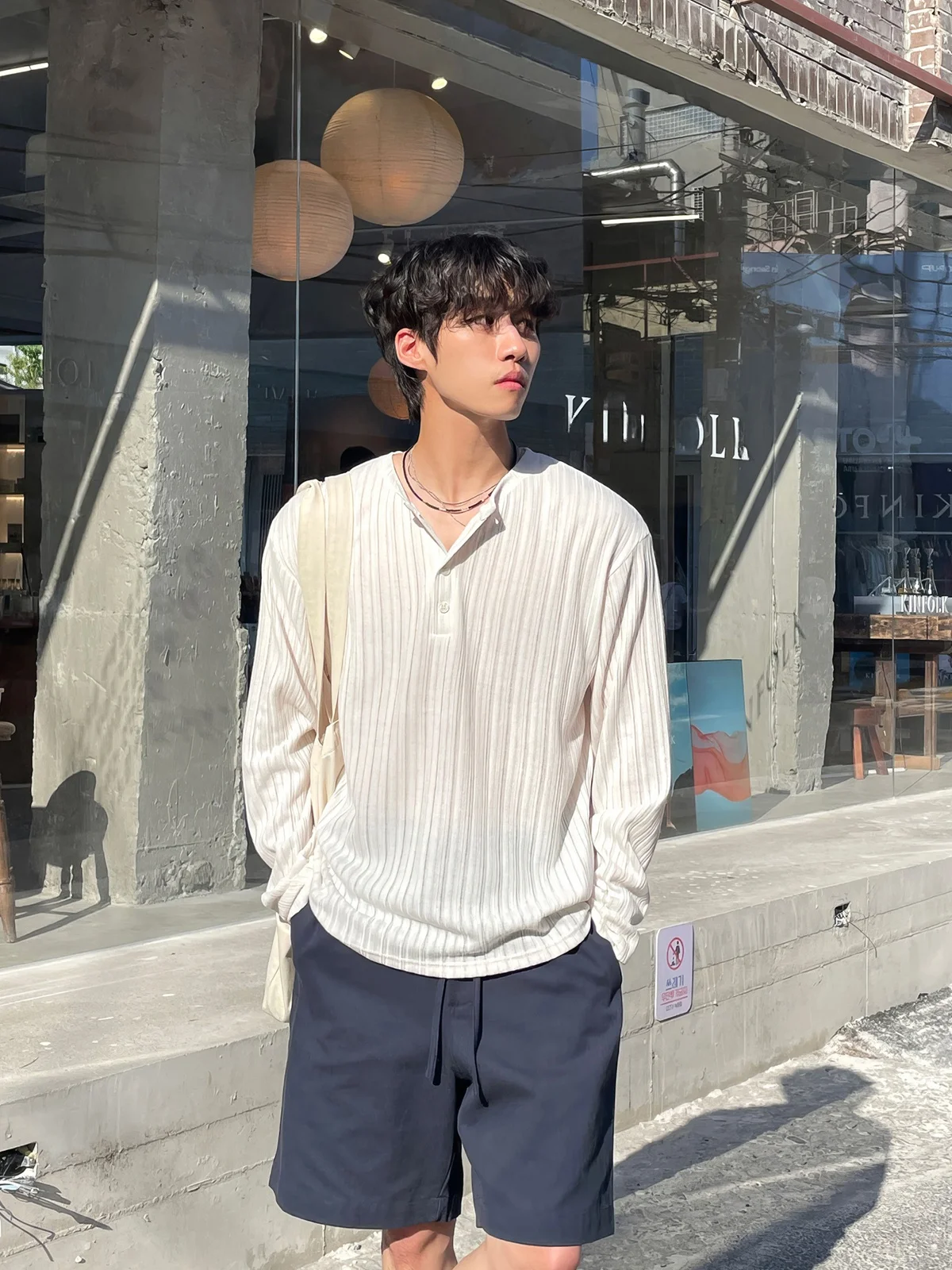 長袖Tシャツを重ね着に活かすには？シンプルなボーダーTシャツが通勤・日常で最強の選択肢になる理由