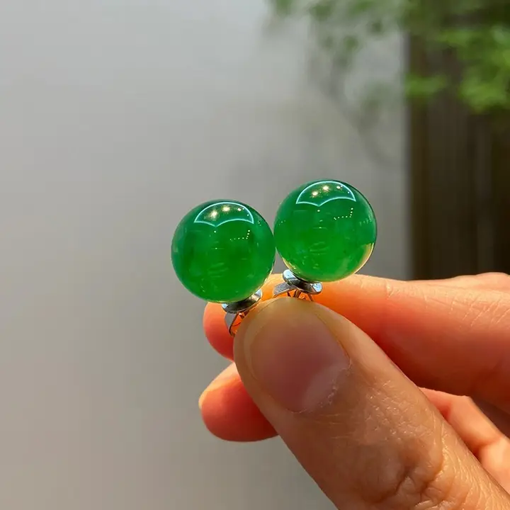 高冰翡翠色のイヤリング【シンプル＆多用途・純銀製・女性用】