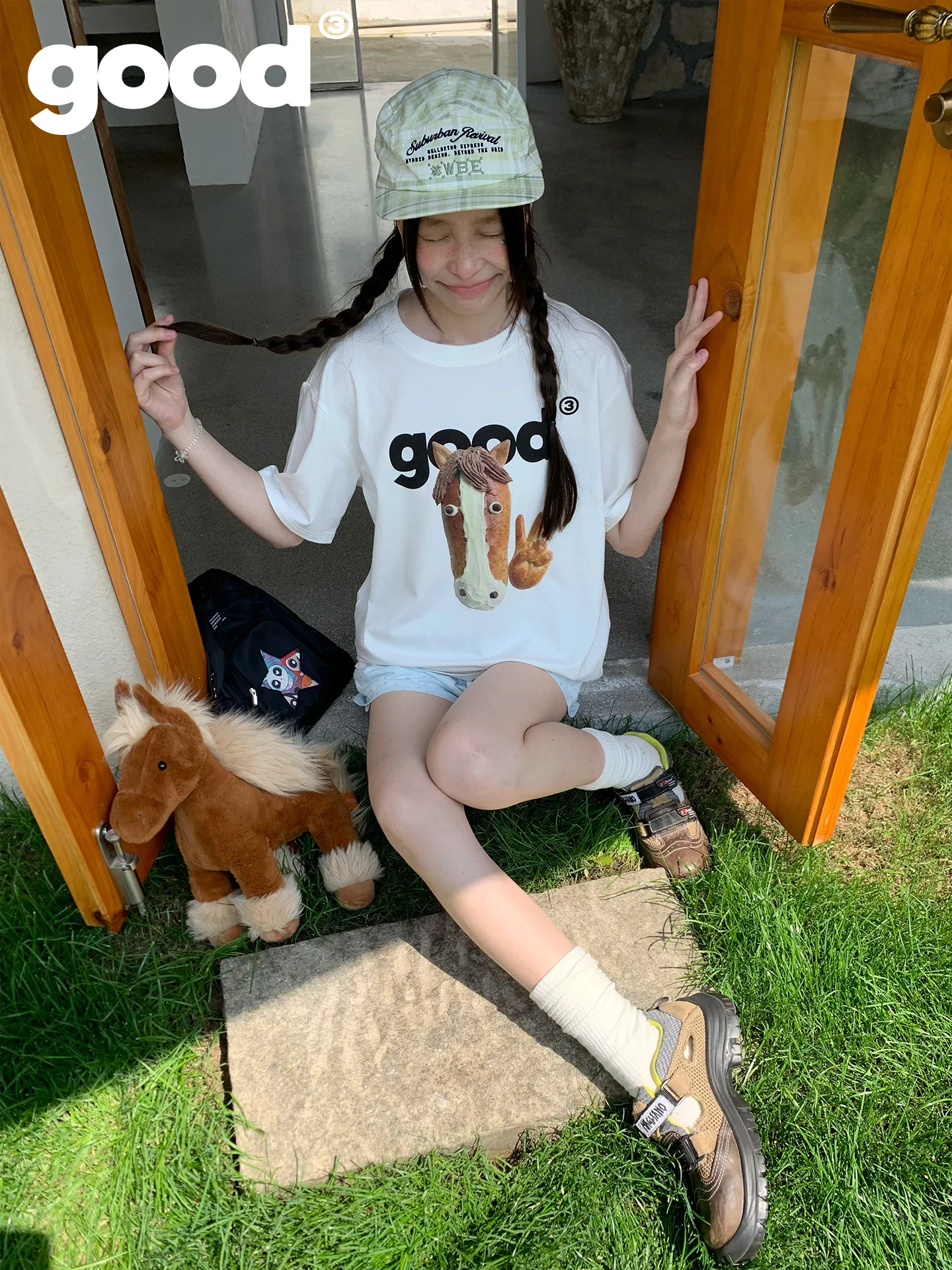ユニークな印刷Tシャツで失敗しないスタイルは？