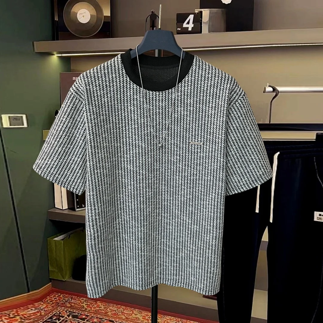 メンズ ショート カラー どんな感じ？黒白ストライプTシャツが通勤や日常でどう活躍するのか
