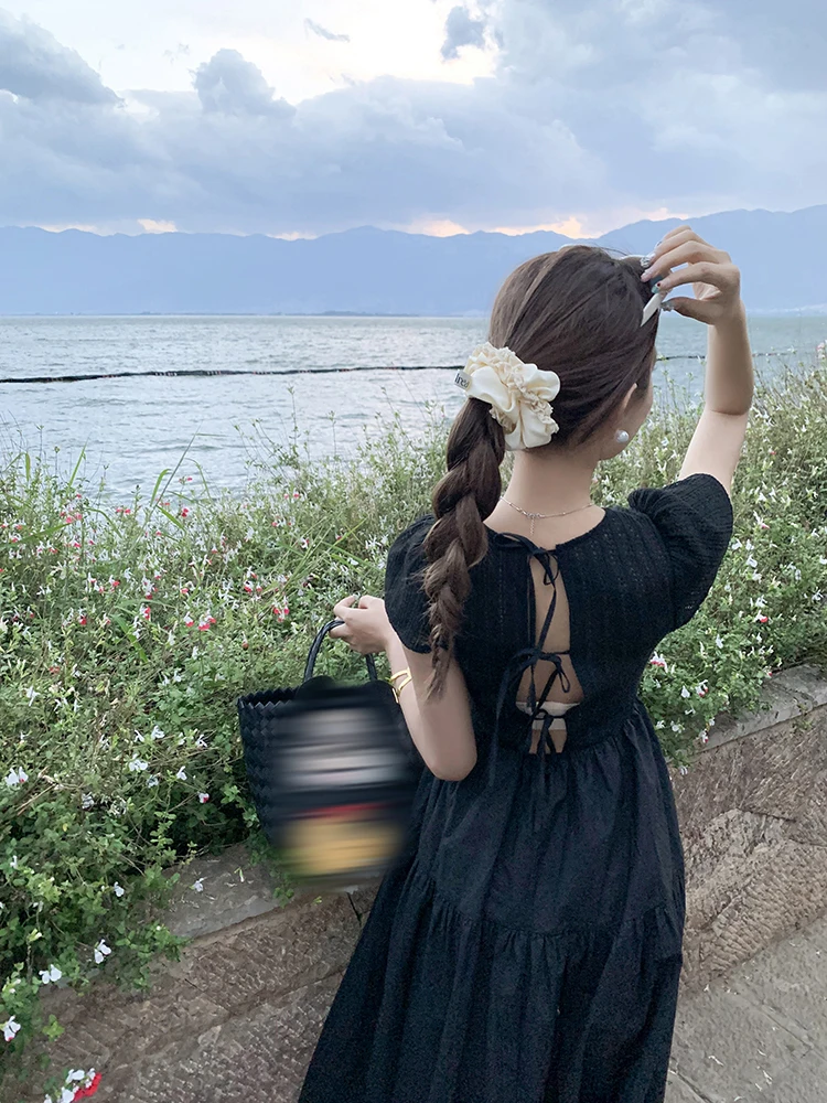 ボウタイワンピースを選ぶべきタイミングは？実は夏の日常にこそ最適なんです