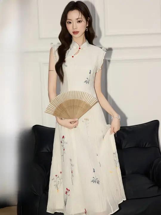 エレガントな刺繍入り中華風ワンピース【夏用・タイトフィット・立ち襟デザイン・レトロ】