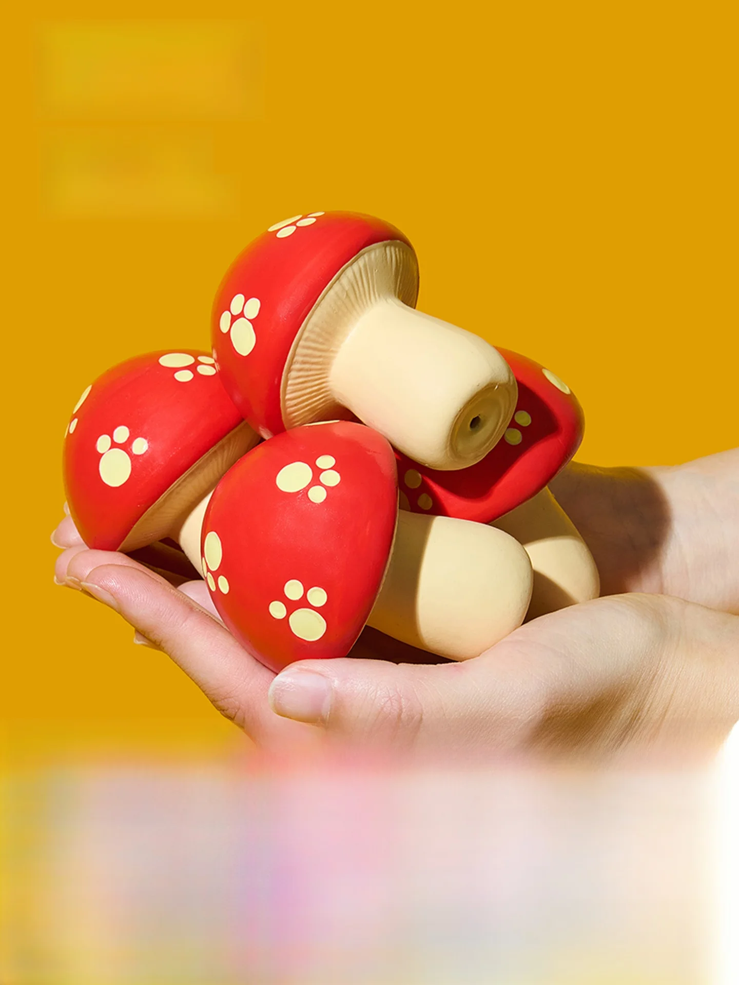 ラテックス製マッシュルーム音声ペットおもちゃ：耐噛性と犬用の実用性を検証