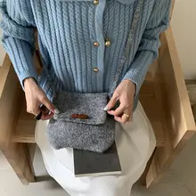 秋冬向けのかわいいレトロ風ニット斜め掛けバッグ【ボタン付き・文芸スタイル・ショルダーバッグ】