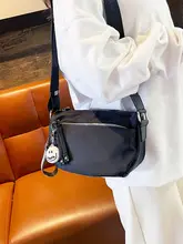 軽量なオックスフォード生地の斜め掛けバッグ【カジュアル・スポーツ・ハーフカーブデザイン】