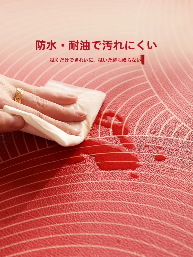 一人暮らしのダイニングテーブル選びで迷うなら、このレッドテーブルマットが救う！