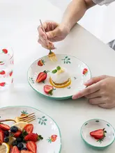 かわいいいちごデザインの食器セット【陶器製・家庭用・朝食用・シンプル】