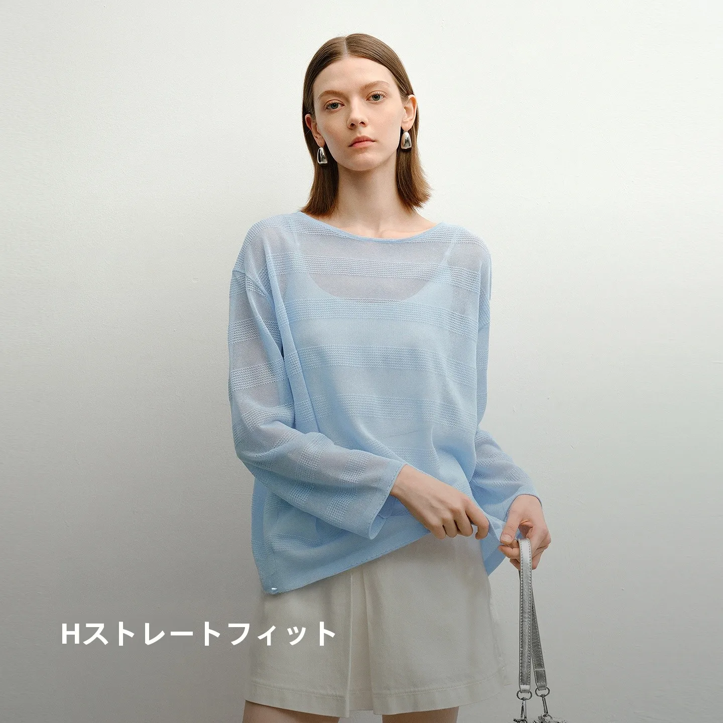 骨格タイプナチュラルに合うトップスは？麻製ニットが通勤と日常を救う理由