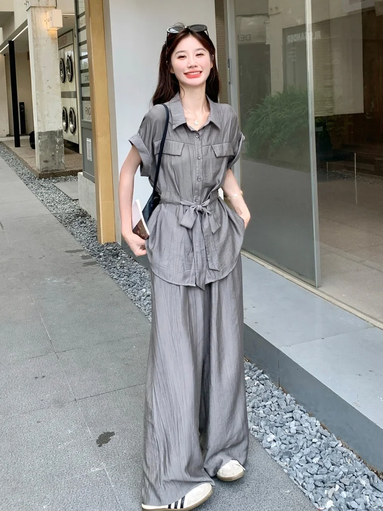 浅灰色ウエストリボン付きクールシャツとワイドパンツセット：夏の日常着に最適なデザインと機能性