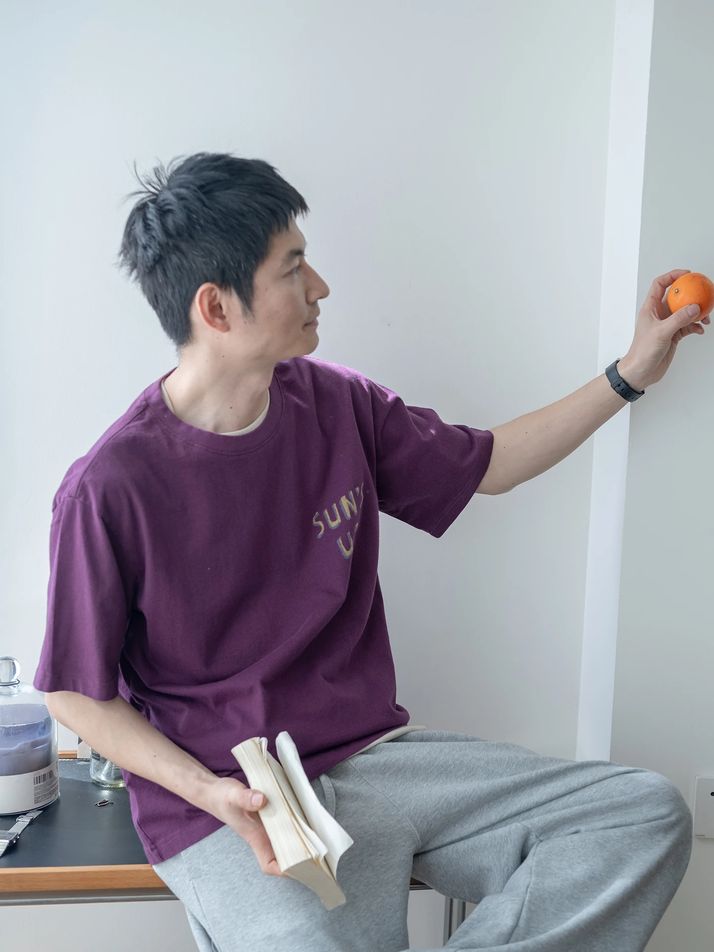 オフィスカジュアルのTシャツはどう選ぶ？デザインから価格まで徹底解説