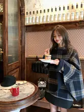不対称チェック柄のアルパカウールダブルフェイスコート【フード付き・ケープスタイル】