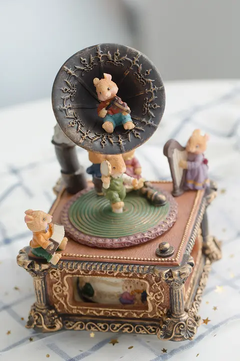 レトロなオルゴール風レコードプレーヤー置物【音楽ボックス・プリンセスデザイン・誕生日やバレンタインデーのギフトに最適】