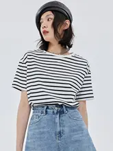 落肩デザインの薄手ラウンドネックTシャツ【ゆったりとしたシルエット・黒白ストライプ・夏用】