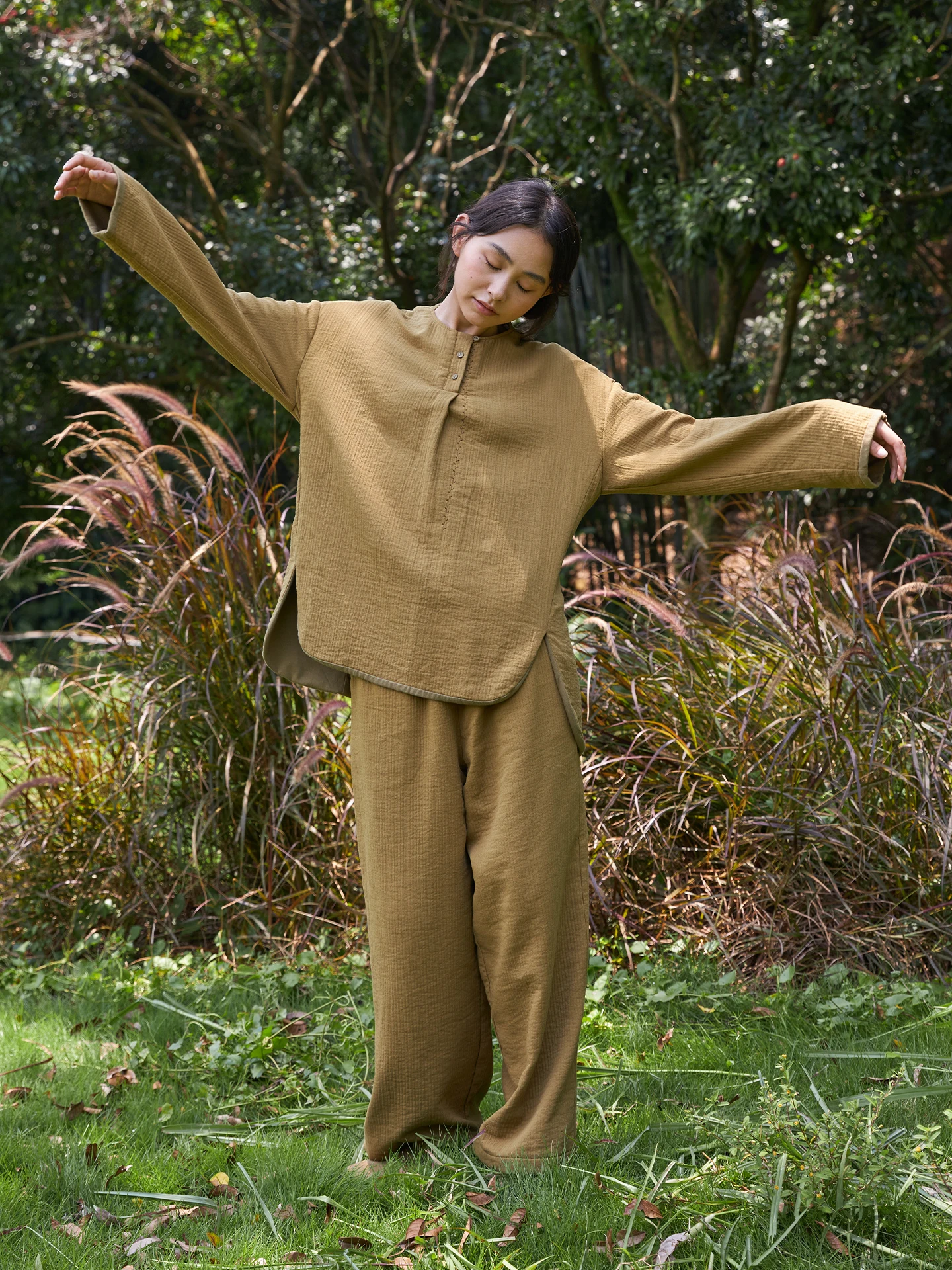 防風小立襟茶服：お参り服装選びにおけるシンプルで実用的な選択肢