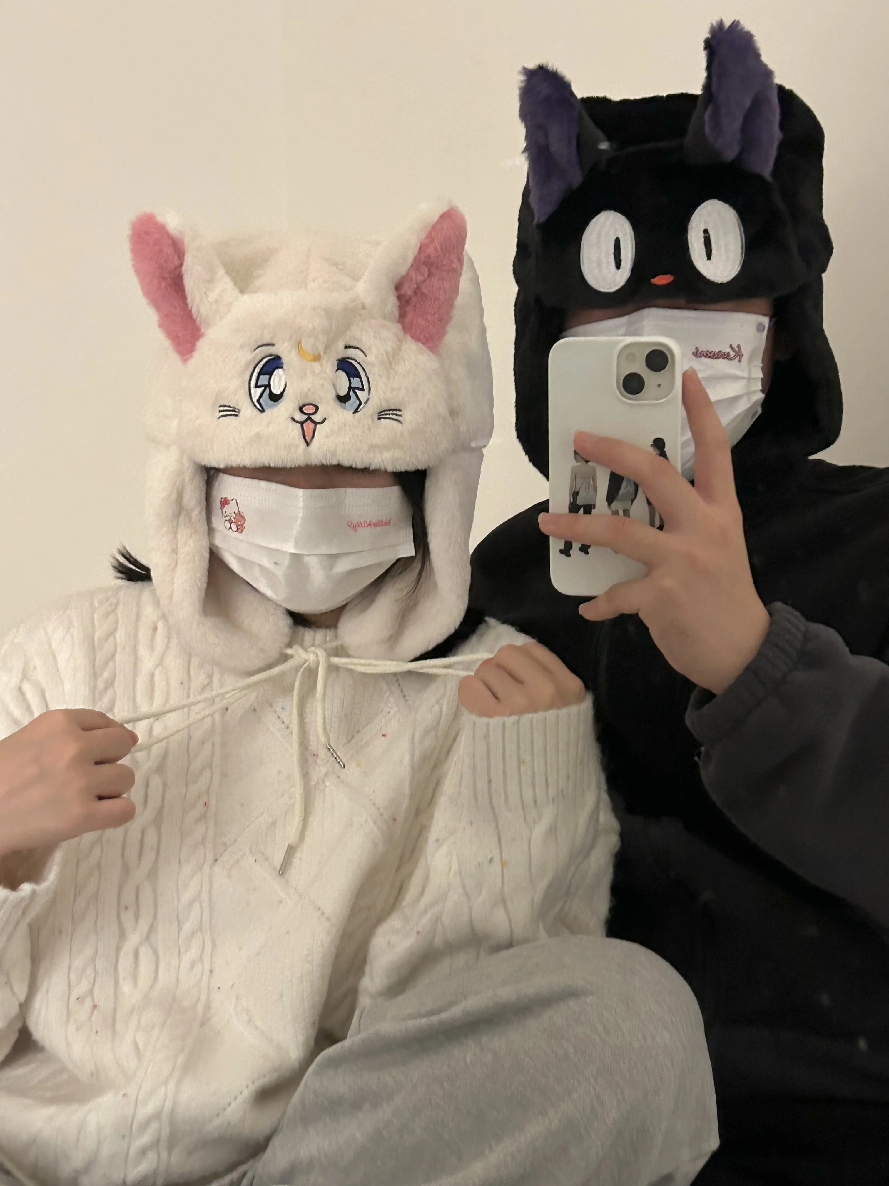 猫耳と黒マスクはなぜ人気なのか？その本質を、冬の日常で体感する