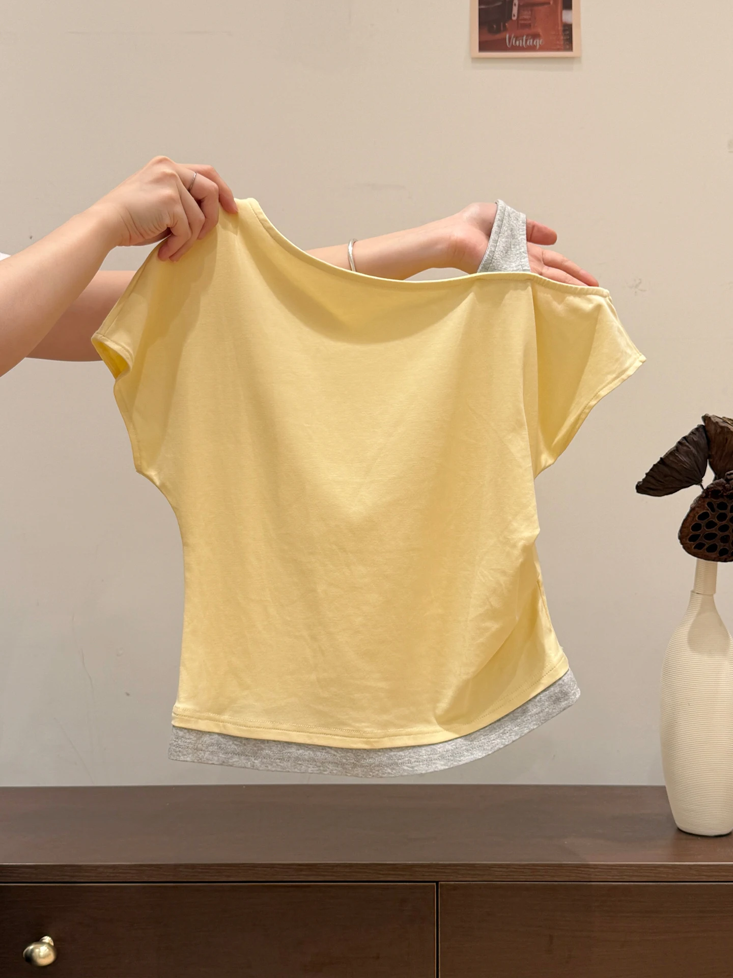「tシャツ 重ね着 レディース」で失敗しない着こなしは？デザイン性と通気性のバランスが鍵
