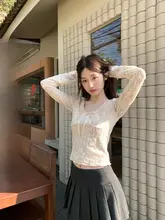 レース模様のVネックリボン付き長袖Tシャツ【重ね着対応】