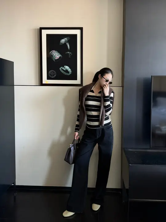 女性用 ブラックデニムパンツ【ローウエスト・ストレート・スリムフィット】