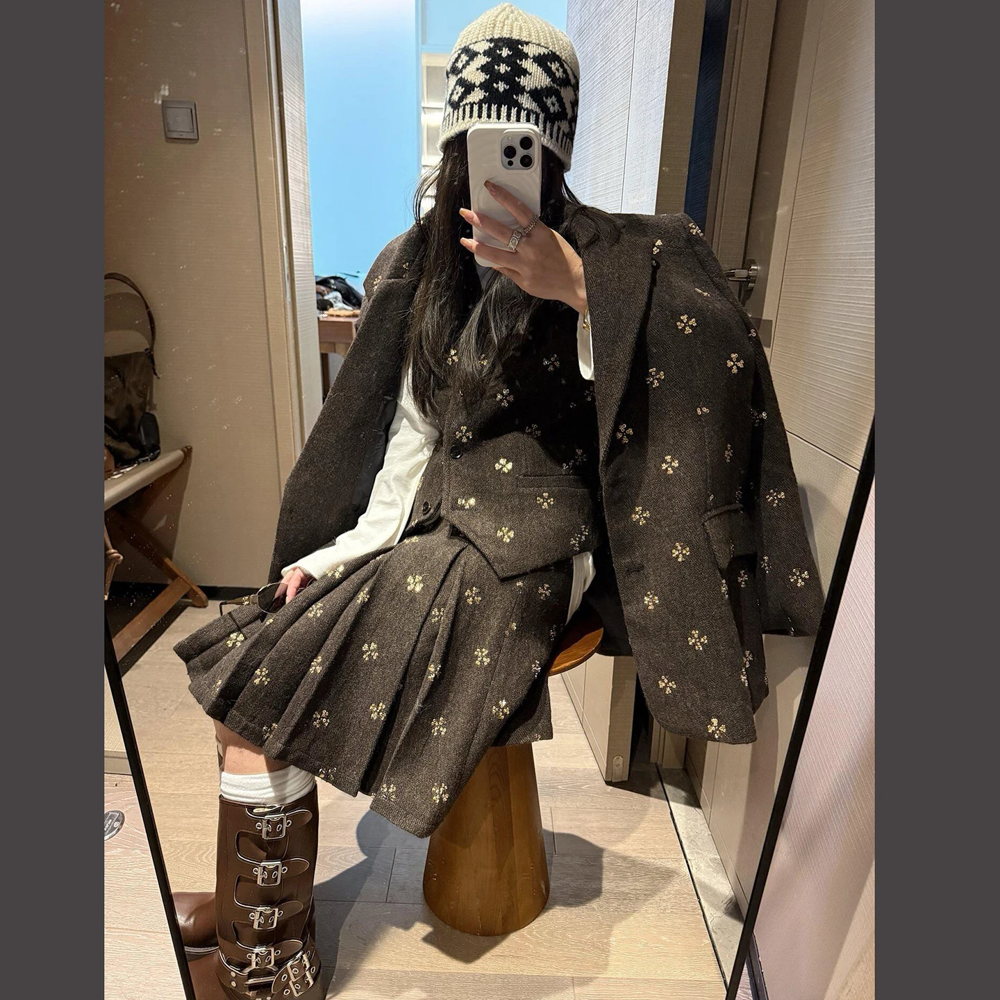 骨格ストレート クラシック 服：通勤風の女性向けスーツセットの実用性とフィット感