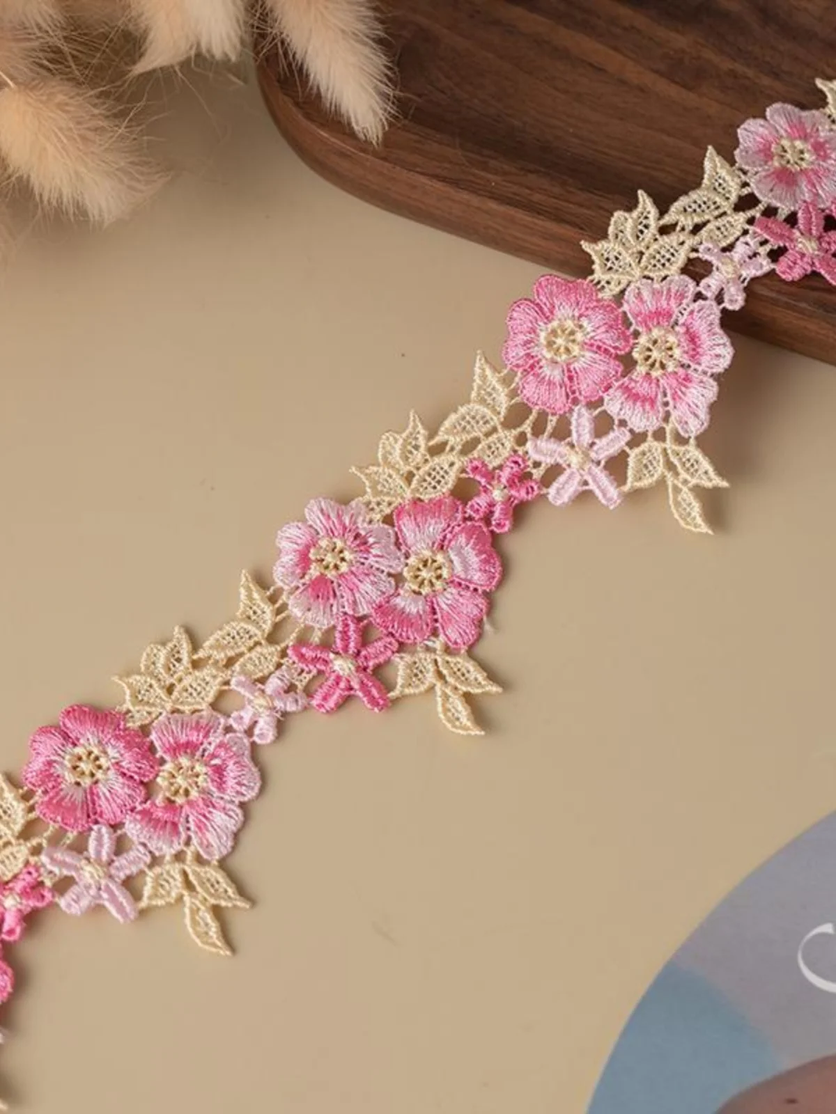 二色の水溶刺繍レース生地：幅広・手作り・DIY用の実用性と使い分け