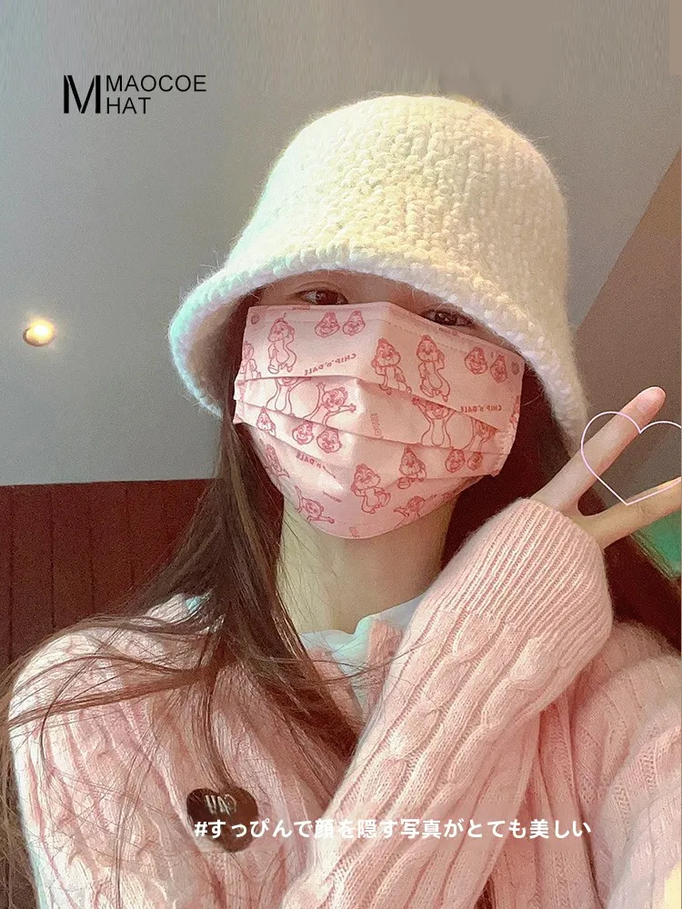 おしゃれな帽子を選ぶときに迷う？ツイルキャップと比べて、小顔に見える帽子としての羊羔毛バケットハットはどうなのか？