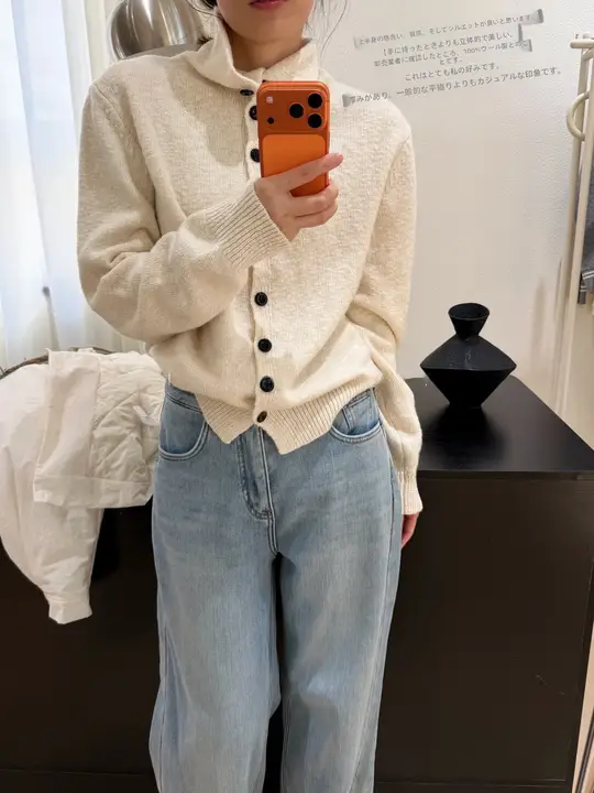 極上の柔らかさの羊毛ニットカーディガン【ハイネック・多ボタン・ベージュ】（セットアップ対応）