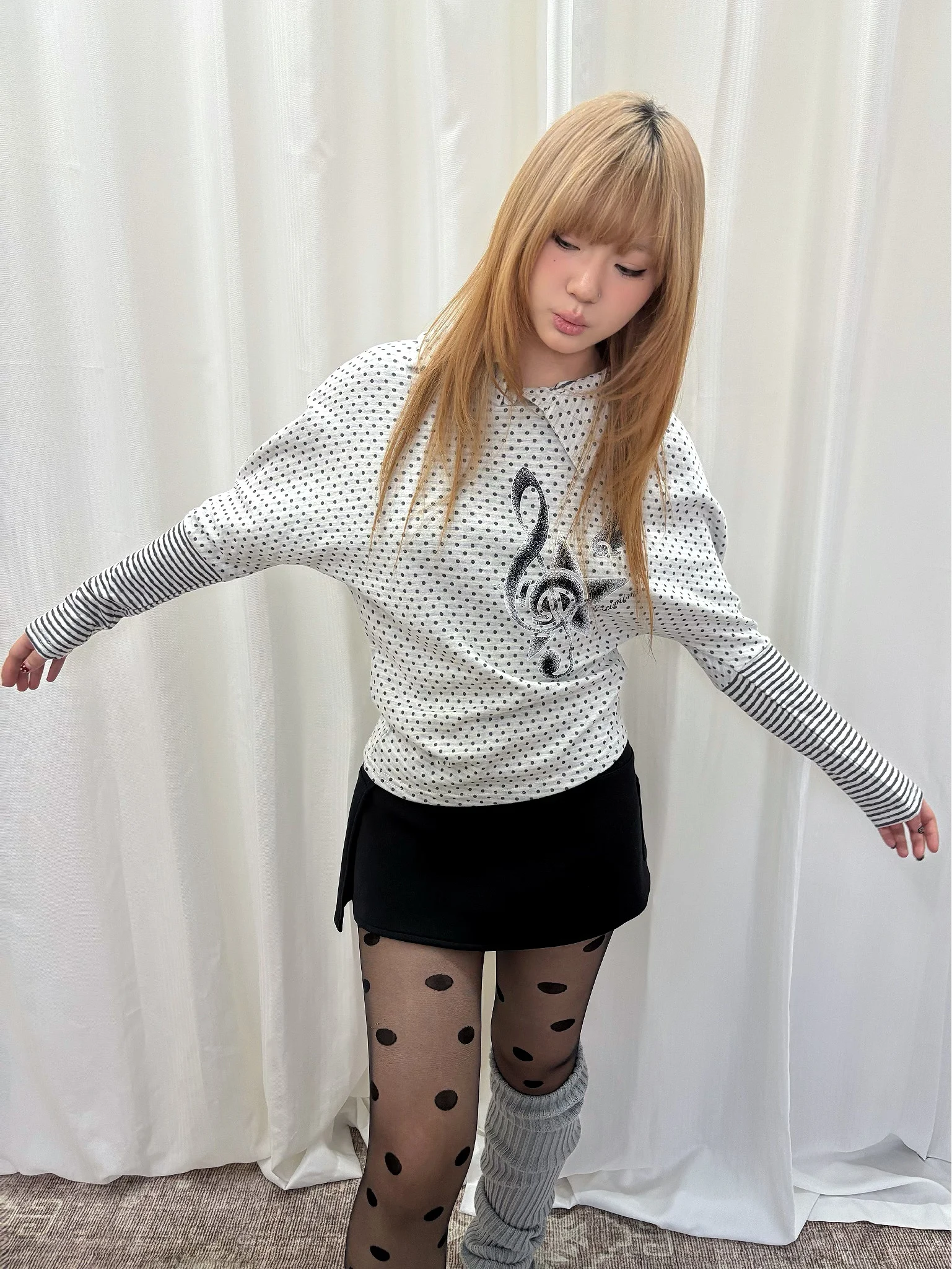「Tシャツ ロンティー 重ね着」はどうやって着る？レトロなドットとストライプの長袖Tシャツが解決する、日常の着こなしの悩み