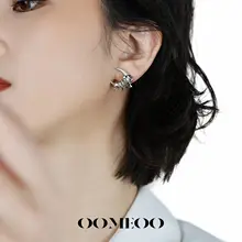 OOMEOO 天然貝殻の月型ピアス【ユニセックス・オリジナルデザイン・高級感】