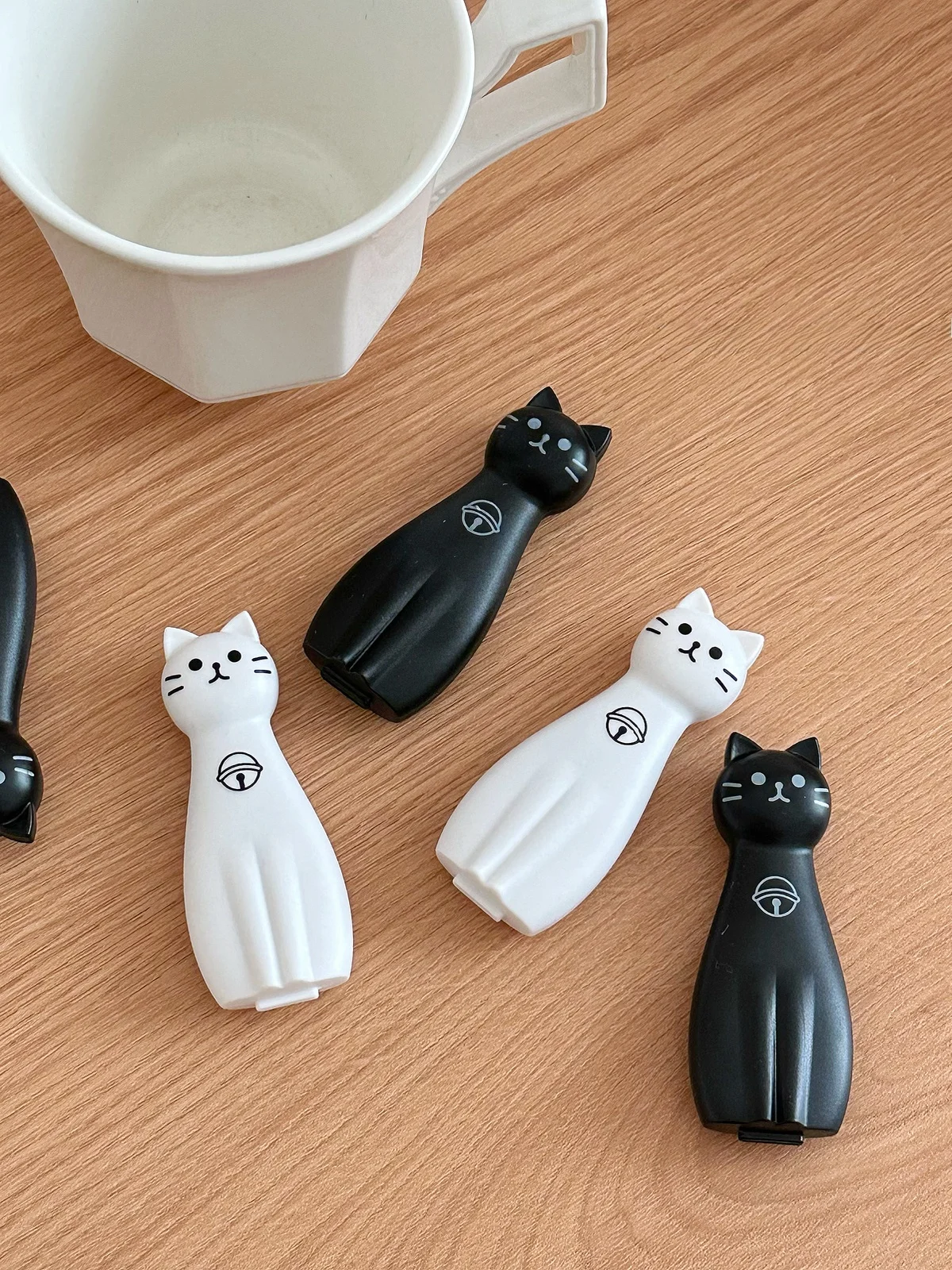 かわいい猫デザインのミニサイズ開梱ナイフ：マルチツールとしての実用性と使い方