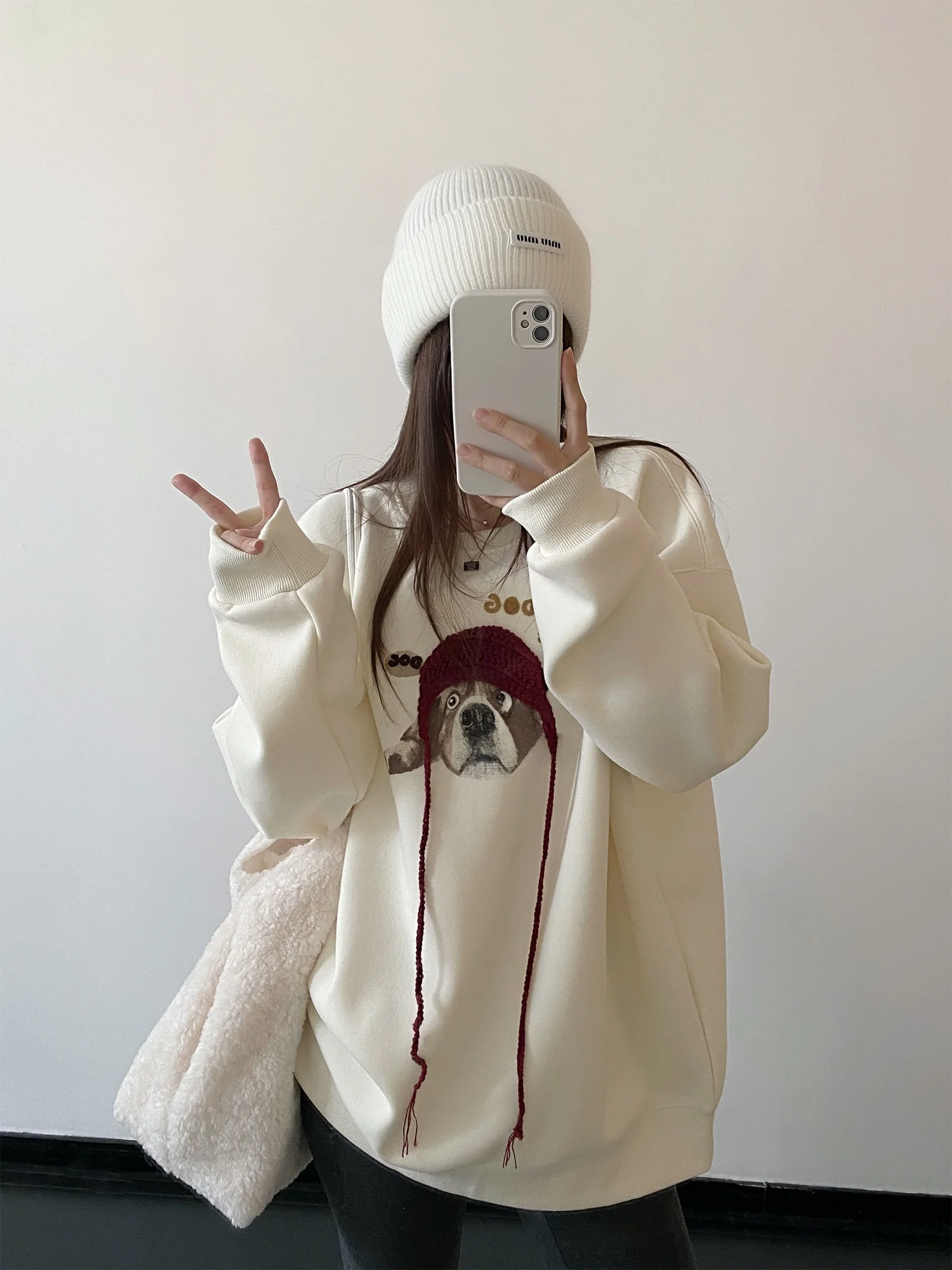 可愛い犬プリントの刺繍入りスウェット：デザイン性と着用シーンを考慮した選定ガイド