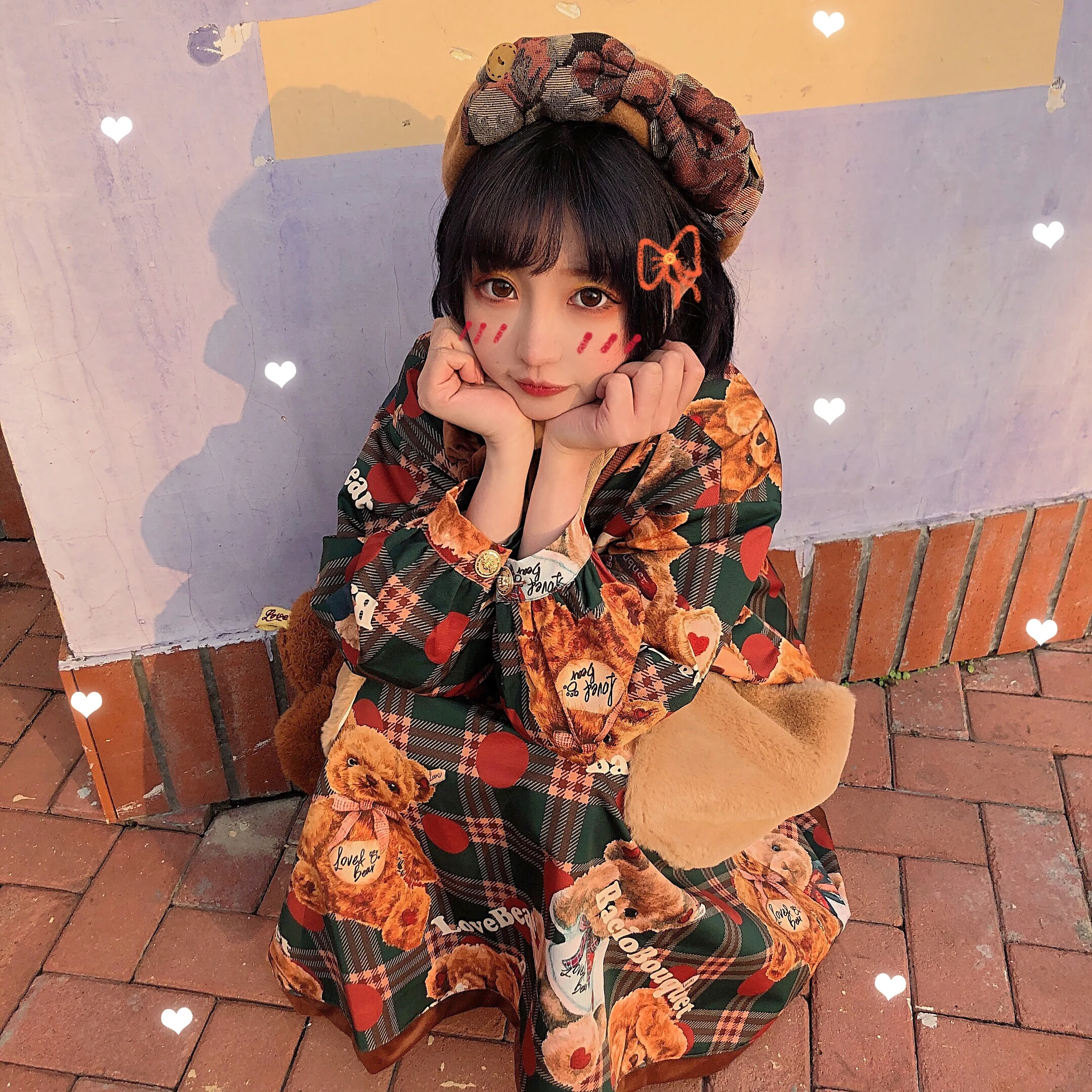 手作りパッチワークベレー帽：かわいいクマデザインで冬の保温性を実現