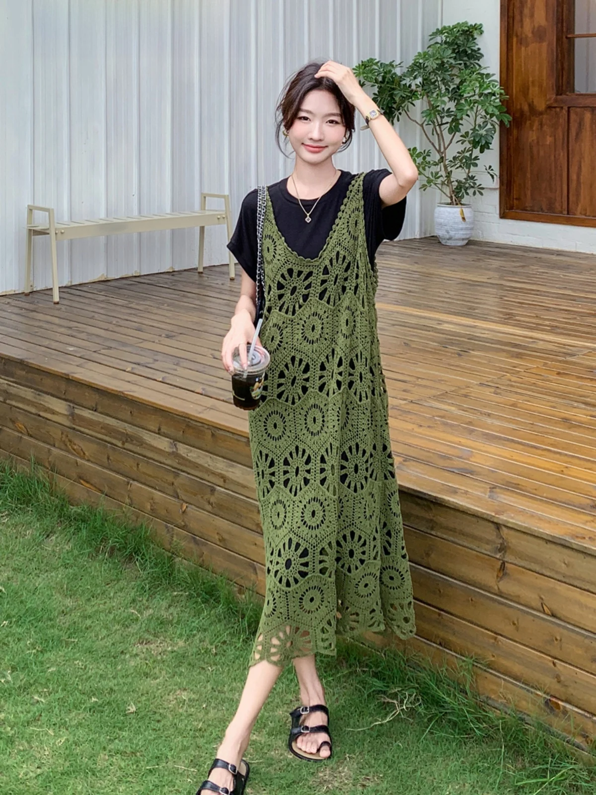 ハーネス服は本当に必要？夏のカジュアルスタイルに合うアイテムとは？