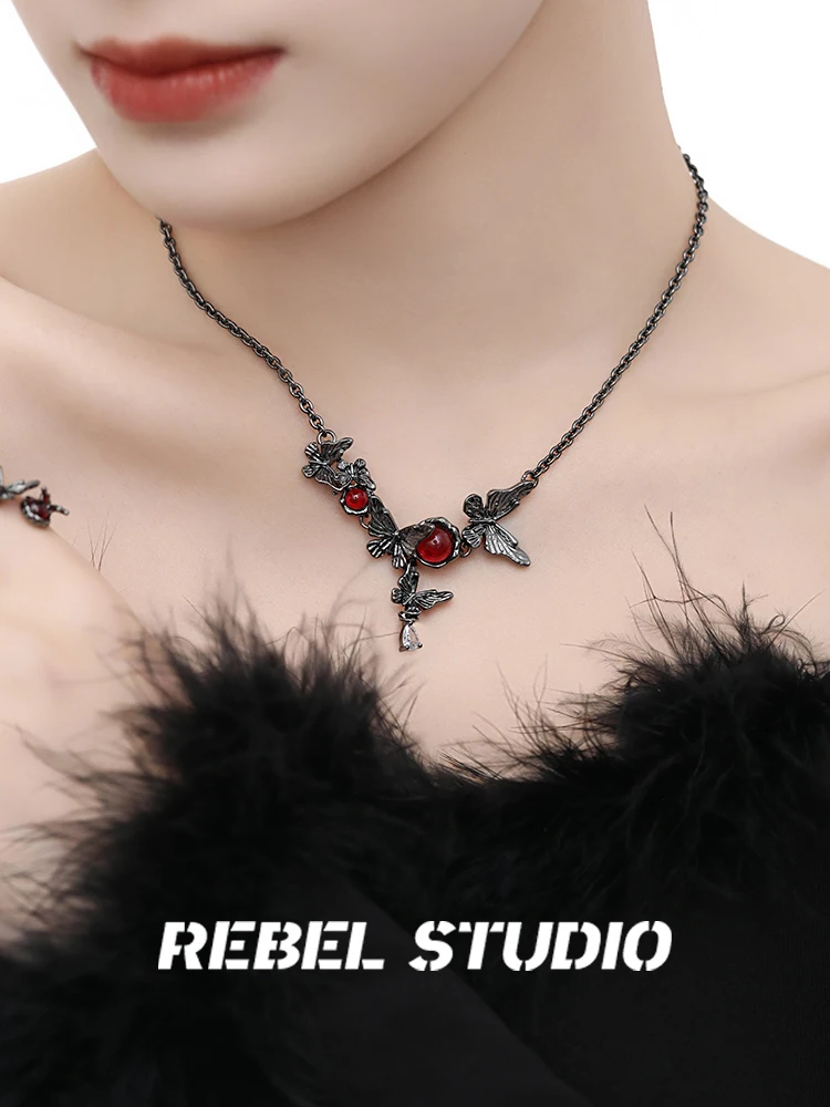 rebel studio 蝶々モチーフネックレス【ダークスタイル・ユニークデザイン・ロックテイスト】