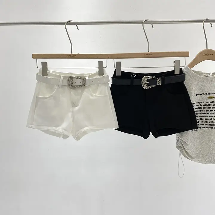 白色のローワイストワイドパンツ【女性用・春夏・スリムフィット・ルーズシルエット】（セットアップ対応）