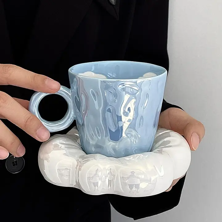 手描きの青空雲デザイン陶器カフェカップ【可愛いフォルム・ディッシュ付き】