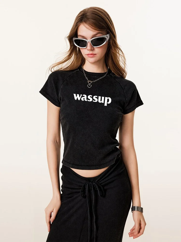ダークグリーンtシャツの取り入れ方は？5選で日常からオフィスまで自在に活用できる
