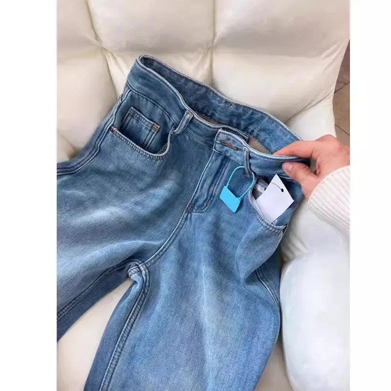 温かいフリース裏地のワイドレッグデニムパンツ：高腰・加長デザインで秋冬に最適な着心地