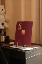賞状ケース 証書立て ディスプレイラック ブラックウォールナット無垢材 コンパクト スタンド式 卓上 家庭用 書類収納 飾り棚