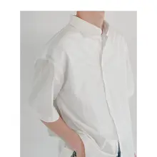 夏用の白シャツ【男性用・短袖・ゆったりシルエット・シンプルデザイン】
