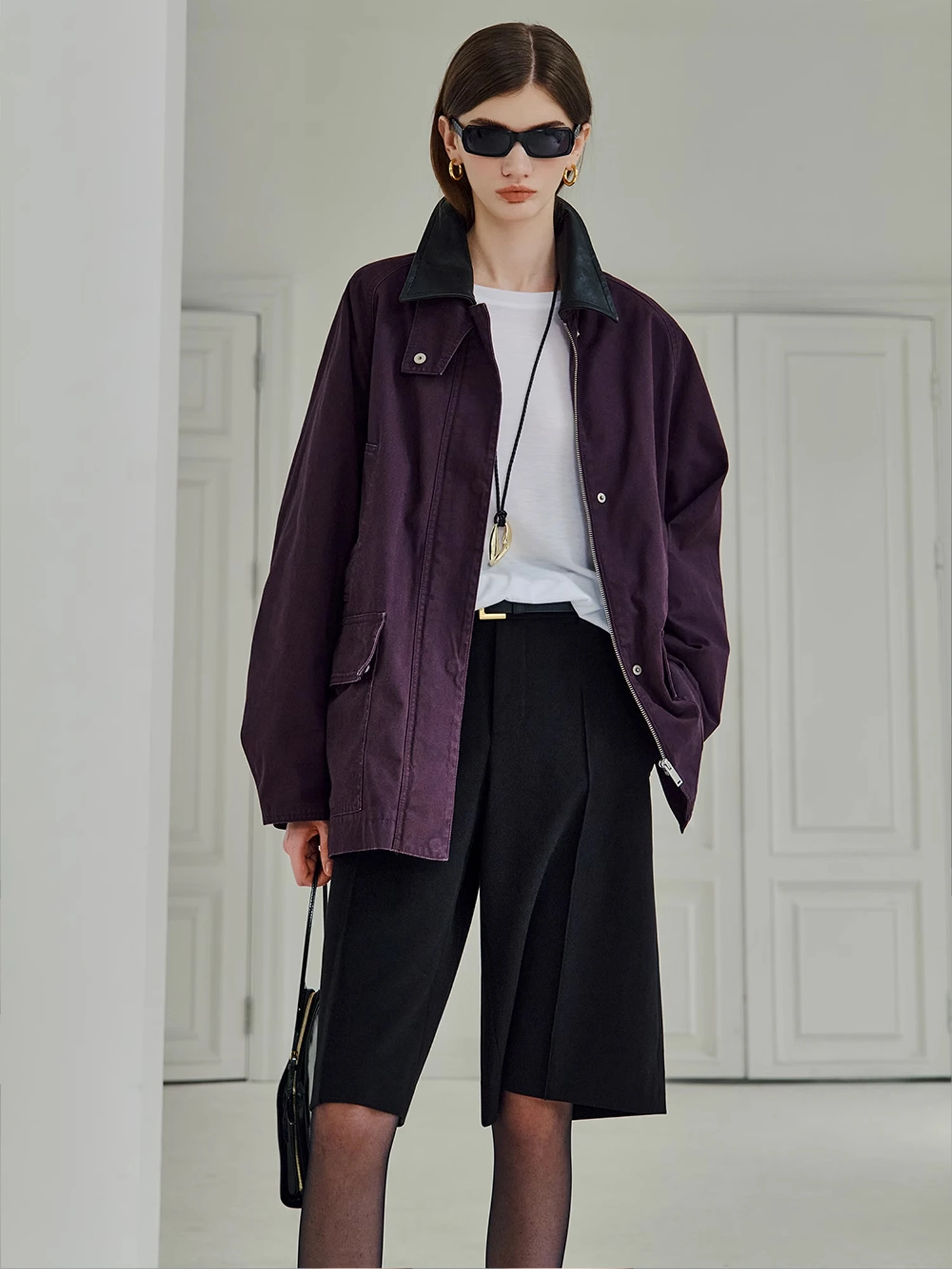 重厚感シャンブレーコットンのリバーシブルワークジャケット：ノーカラーダブルジャケットの実用性と素材特性