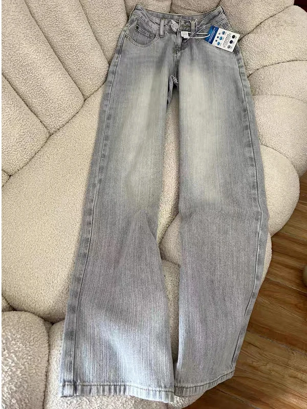 ゆったりデニムを選びながらも、夏の通勤スタイルに悩むあなたへ